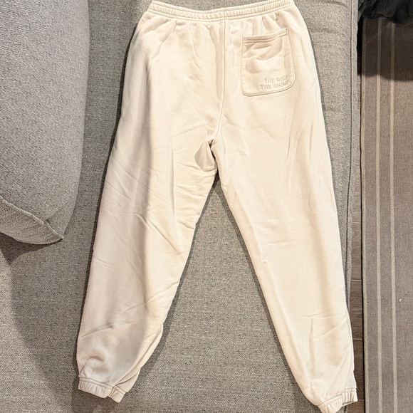 Vuori Women's Sedona Sweatpants in the Color Bone - Picture 5 of 5
